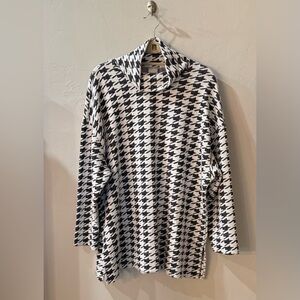 Chico’s Women’s Black and White Houndstooth Sweater Size XL